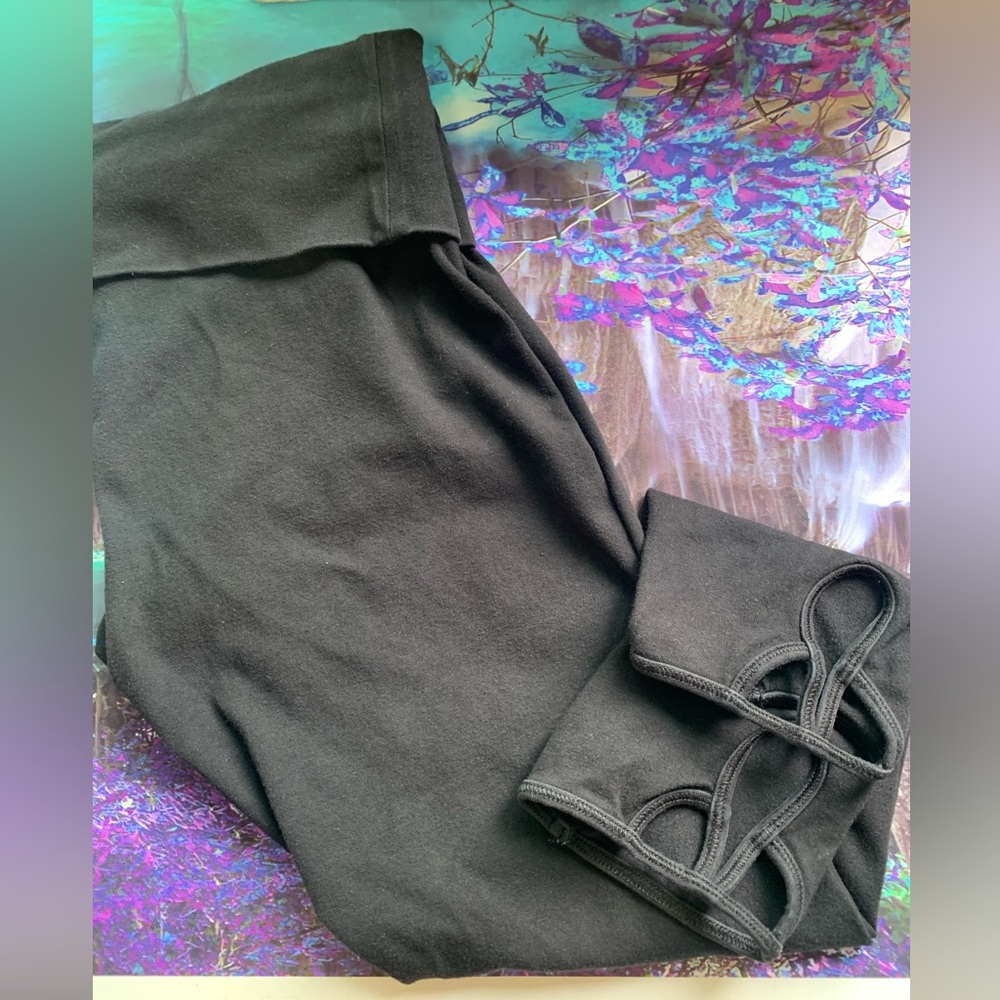 Forever 21 Yoga Pants w/Cut Out Size Small